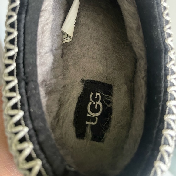 Kids Ugg Slippers - Picture 5 of 6